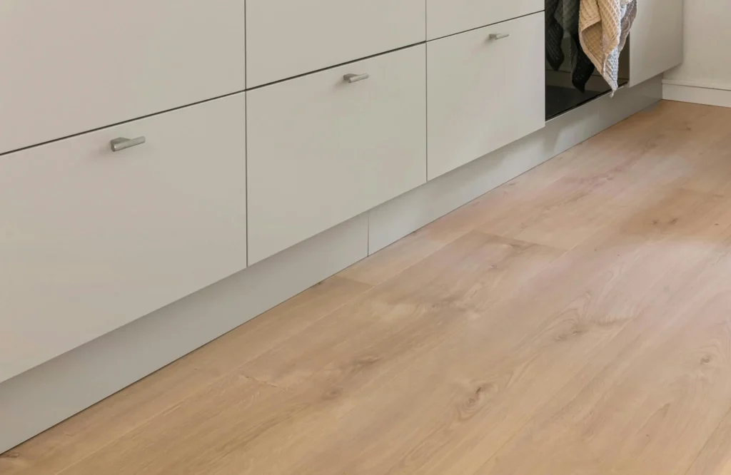 What Is Cheaper: Carpet or Laminate Flooring