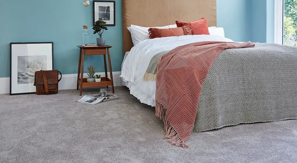 What Is Cheaper: Carpet or Laminate Flooring